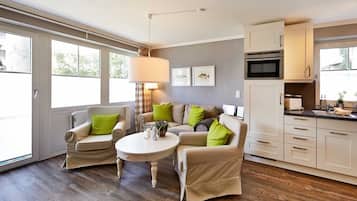 TV, DVD player, ping pong, stereo