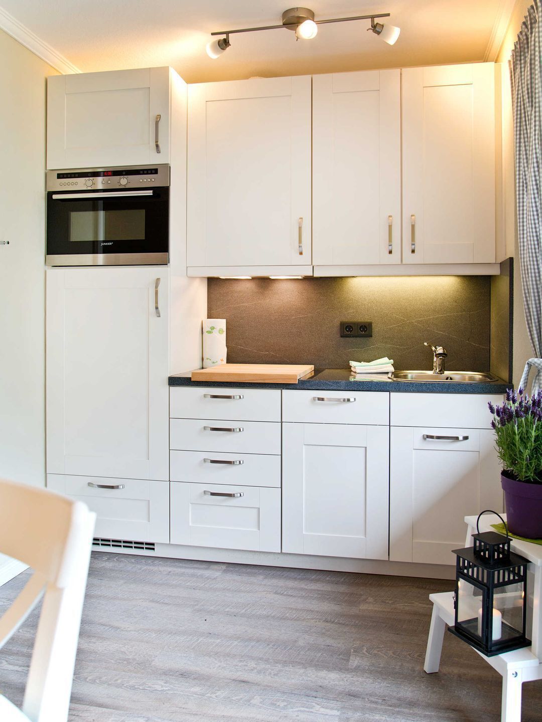 ثلاجة، ميكروويف، فرن، موقد طهي مسطح