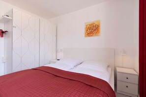 Unclassified image, 2 of 13, button