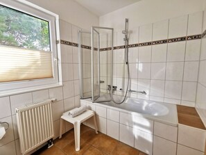 Shower, hair dryer - (STR132a) Holiday apartment "Maren am Meer Strandwohnung" F*** - Holiday apartment (Timmendorfer Strand)