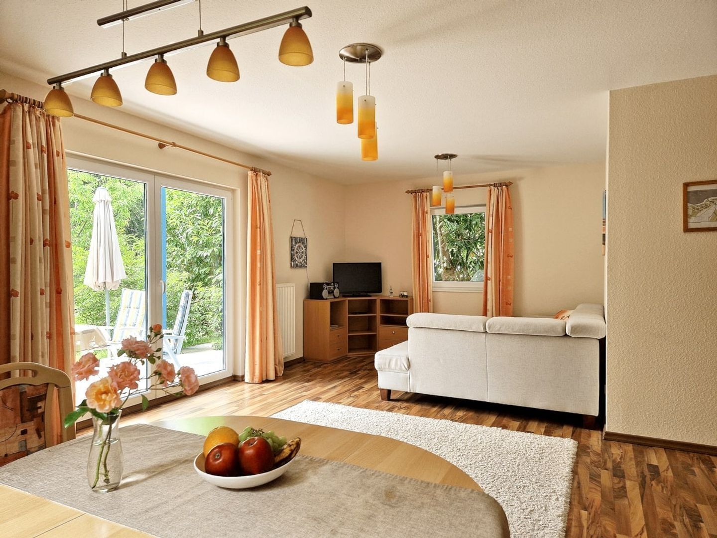 TV, DVD-spiller og stereoanlegg