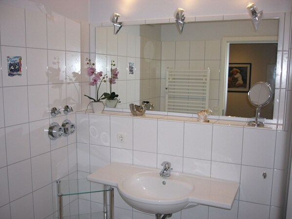 Unclassified image, 1 of 12, button