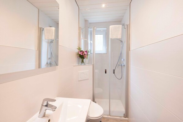 Unclassified image, 1 of 19, button