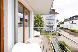 Unclassified image, 2 of 17, button