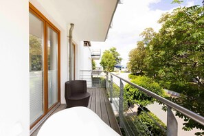 Unclassified image, 4 of 17, button