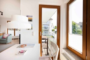 Unclassified image, 5 of 17, button