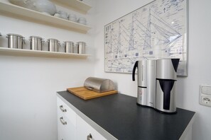 صورة غير مصنفة، 2 من 28، زرّ