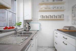 صورة غير مصنفة، 3 من 28، زرّ