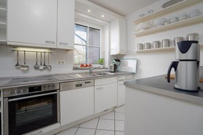 صورة غير مصنفة، 4 من 28، زرّ