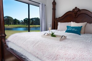 2 chambres, bureau, fer et planche à repasser, lit parapluie