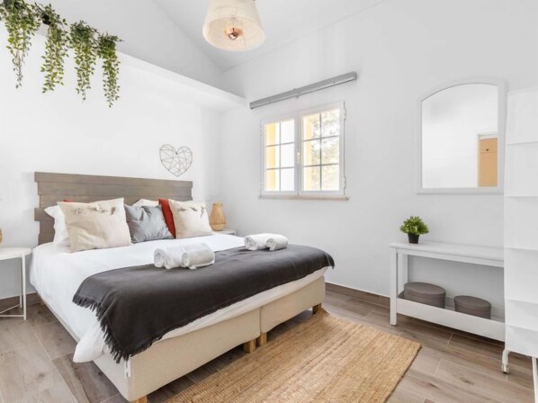 2 chambres, fer et planche à repasser, Internet gratuit