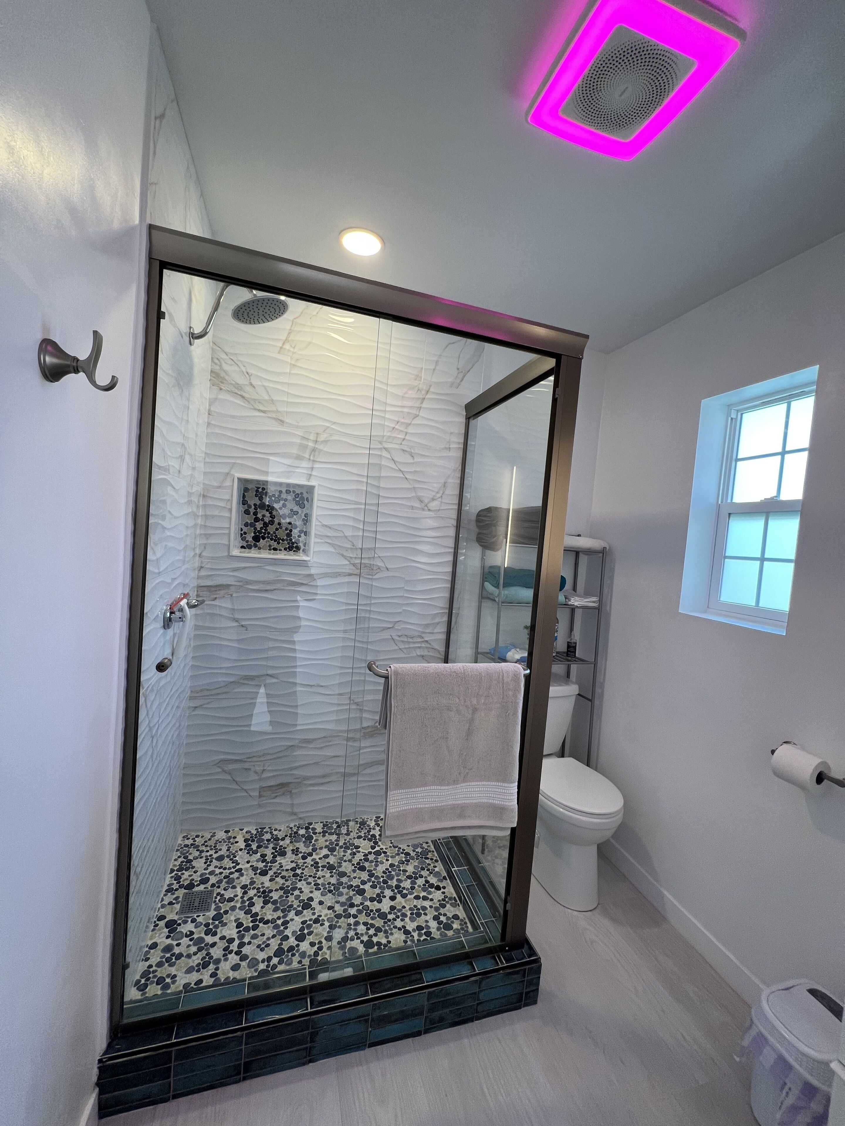 Bright Modern Apartment