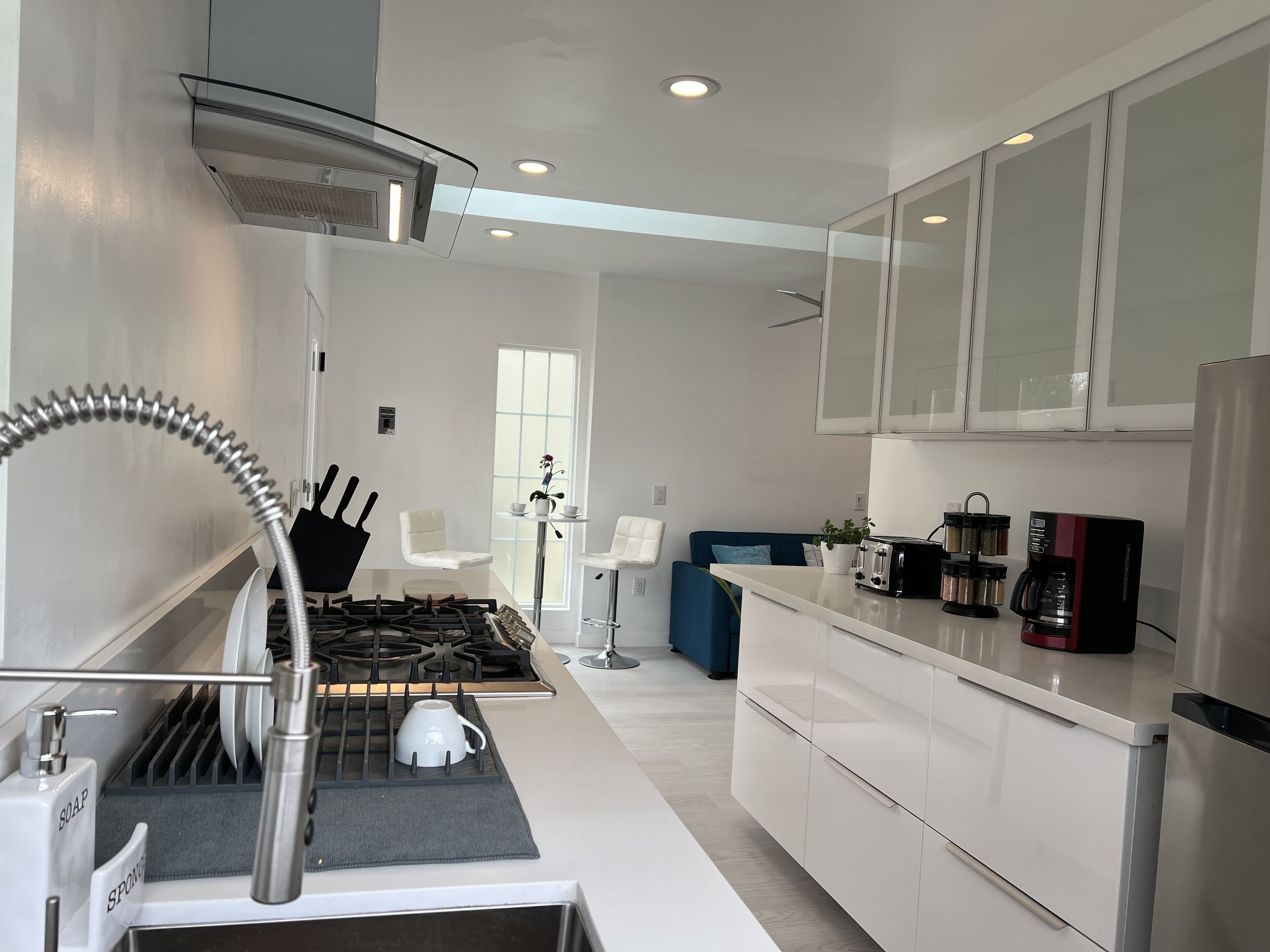 Bright Modern Apartment