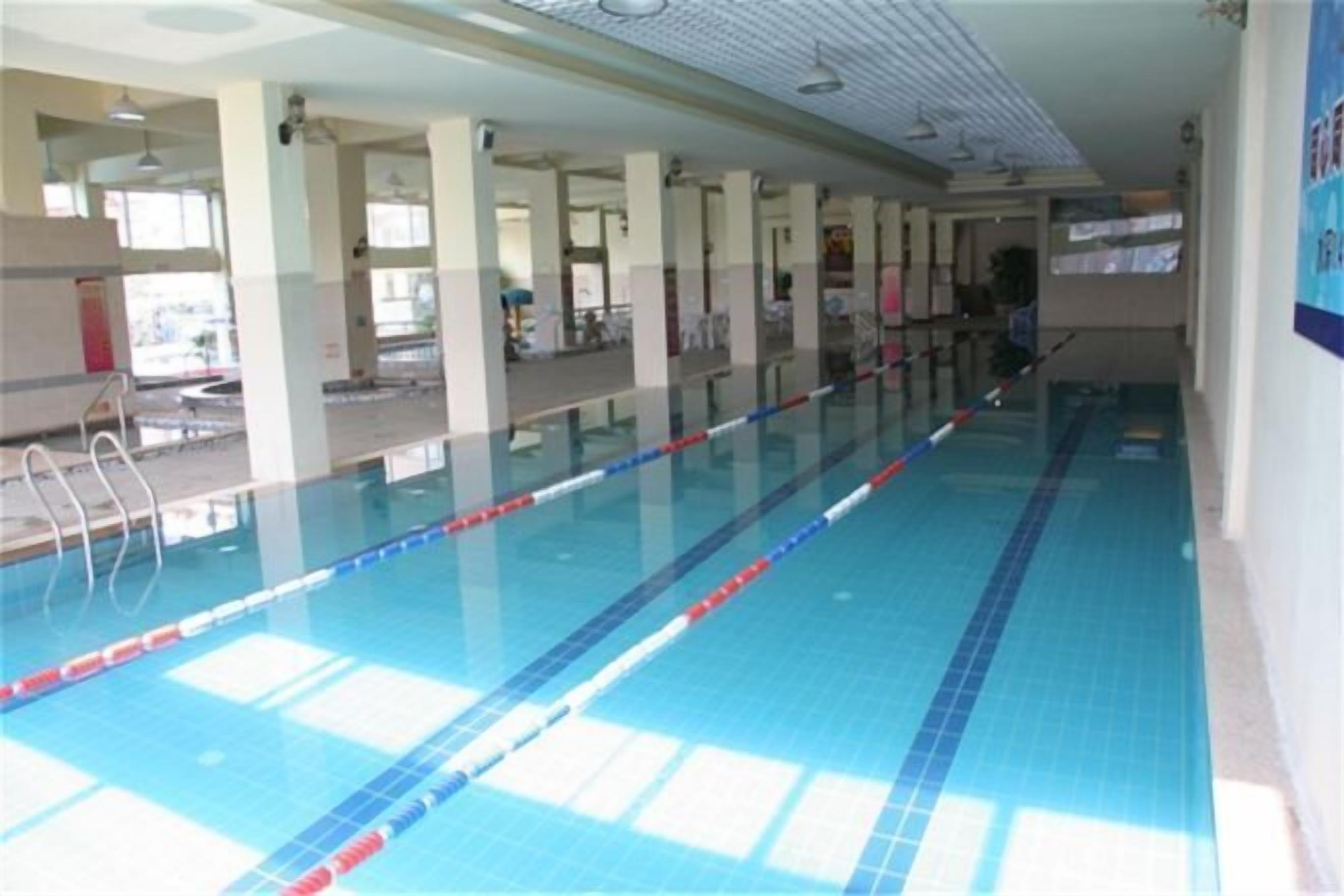 Hồ bơi trong nhà