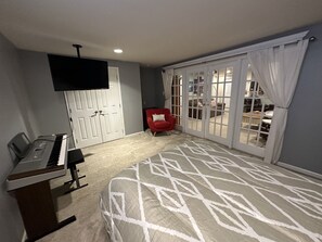 5 bedrooms, iron/ironing board, free WiFi - 5 BR w/ Band & Piano Setup, Private Gym, Theatre & Office (Cherry Hill)
