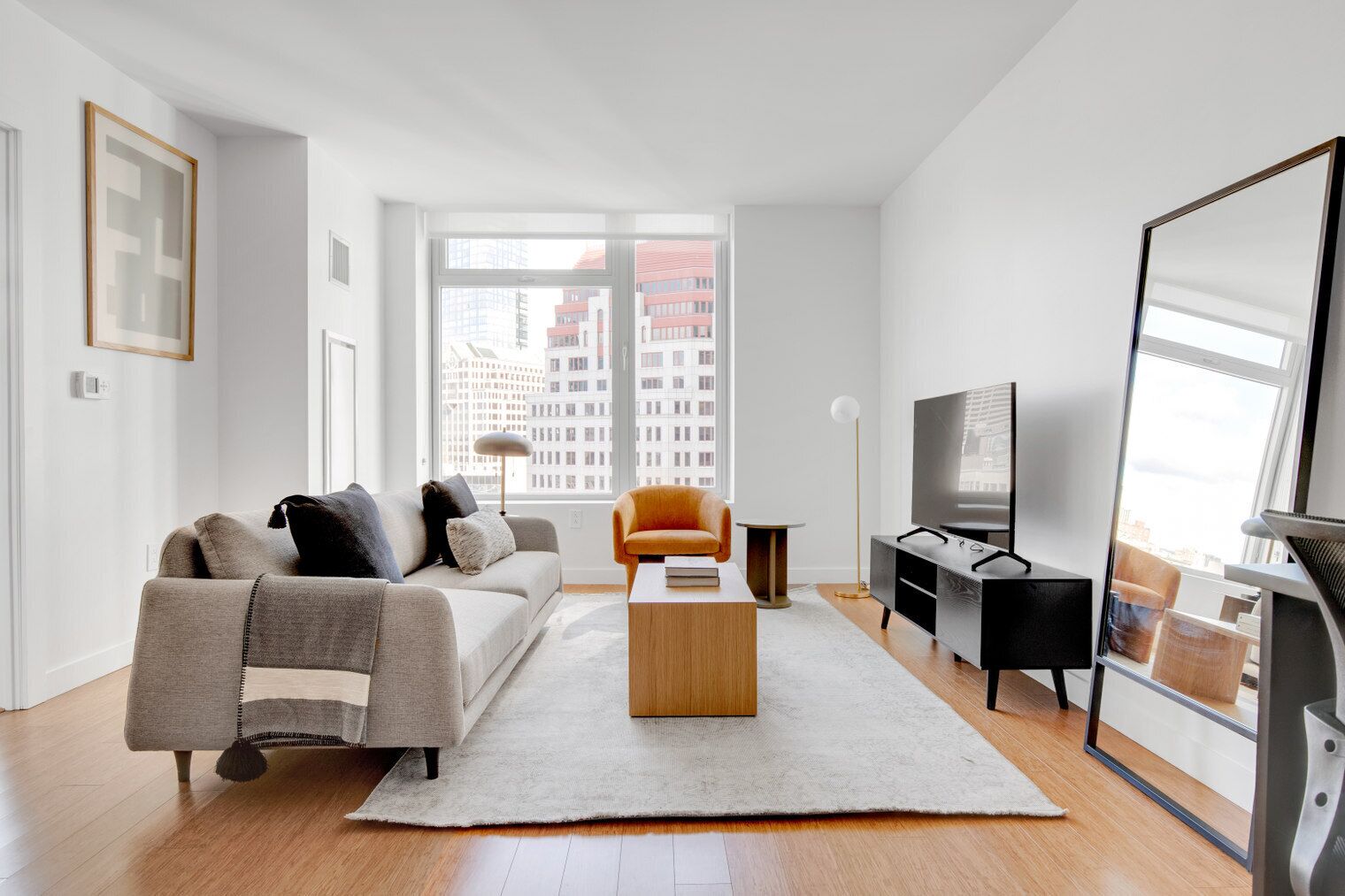 Beautiful Downtown 1BR w/ Gym & W/D, near South Station, by Blueground