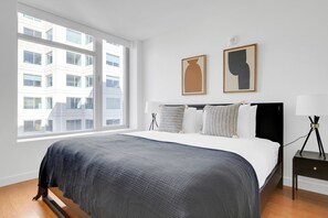 1 bedroom, iron/ironing board, WiFi, bed sheets - Gorgeous Downtown 1BR w/ Gym & W/D, near South Station, by Blueground (Boston)