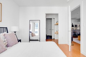 1 slaapkamer, een strijkplank/strijkijzer, wifi, beddengoed