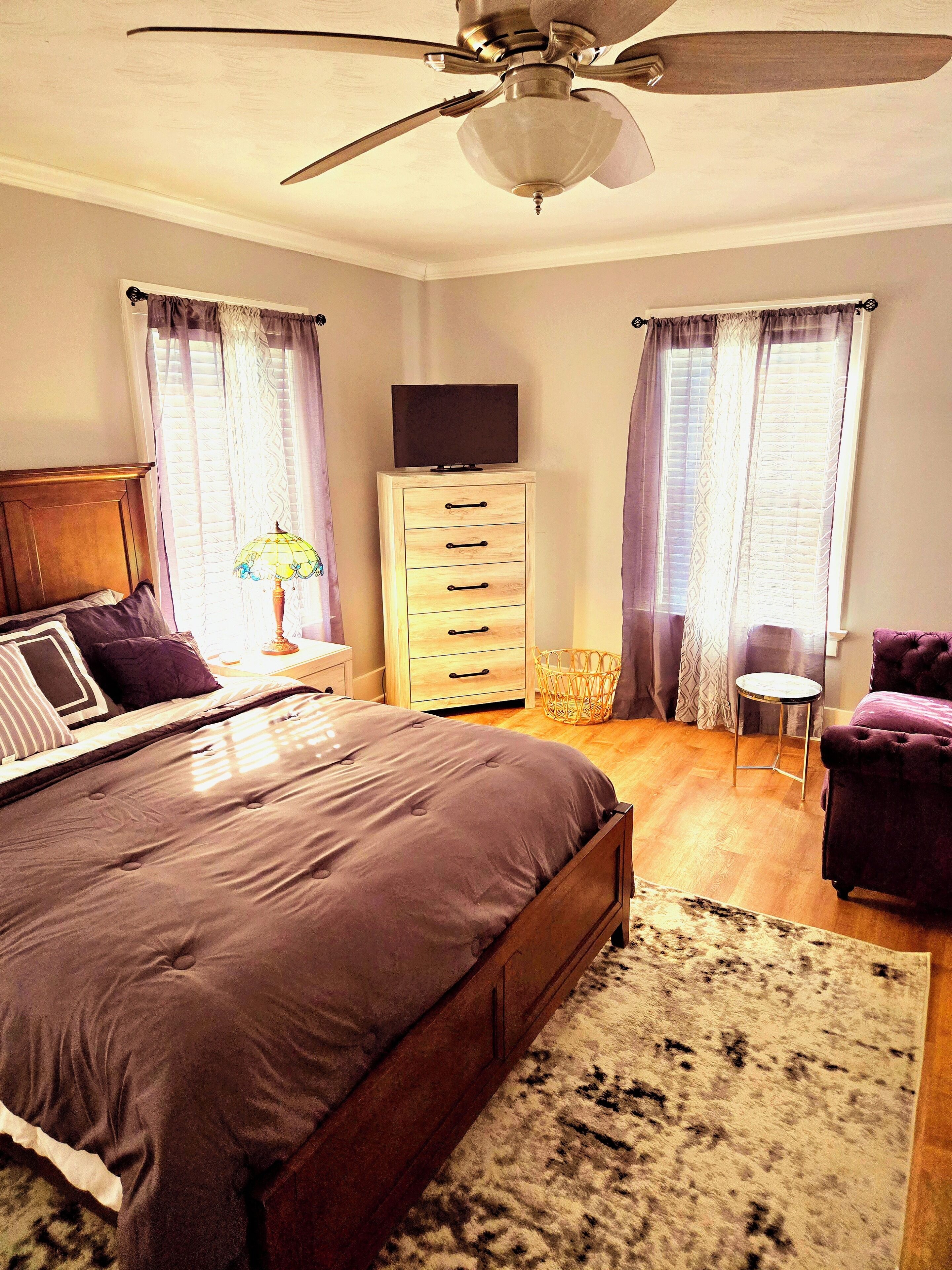 4 habitaciones, escritorio, tabla de planchar con plancha y wifi gratis 