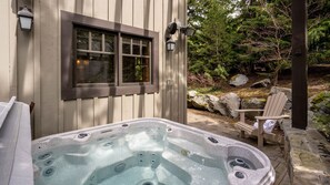 Outdoor spa tub - 3.5BR | Walk to Slopes | Hot Tub | Garage (Gear Storage Only) | Managed by Aloha Whistler (Whistler)