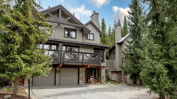 Exterior - 3.5BR | Walk to Slopes | Hot Tub | Garage (Gear Storage Only) | Managed by Aloha Whistler (Whistler)