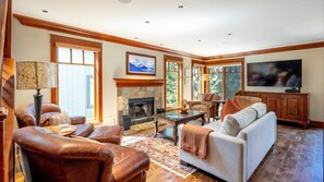 TV, fireplace, smart speakers - 3.5BR | Walk to Slopes | Hot Tub | Garage (Gear Storage Only) | Managed by Aloha Whistler (Whistler)