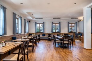 Dining - Holiday Home 'Schlöglhof' with Balcony and Wi-Fi (Gilching)