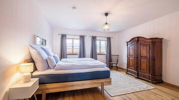 7 bedrooms, free WiFi, bed sheets