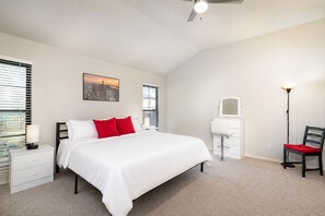 3 bedrooms, WiFi, bed sheets - Modern Elegance: Prime Location in Carrollton (Carrollton)