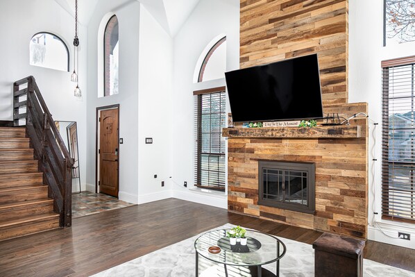 Interior - Modern Elegance: Prime Location in Carrollton (Carrollton)