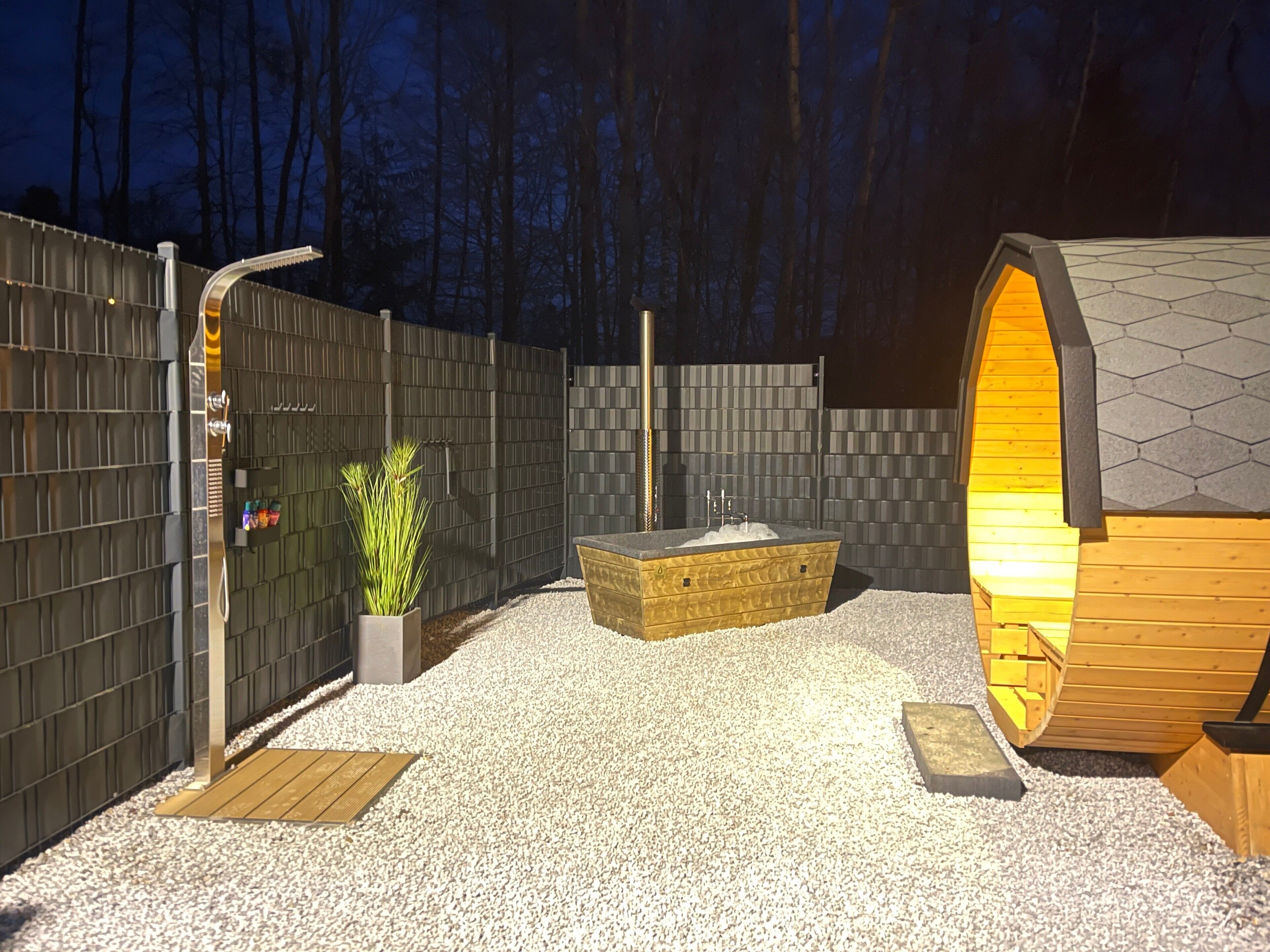Outdoor spa tub
