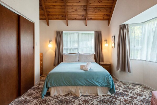 4 chambres, fer et planche à repasser, Wi-Fi, draps fournis