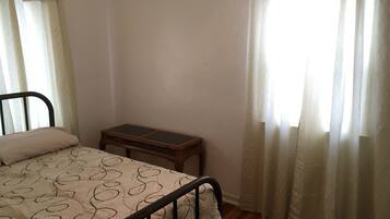 2 bedrooms, iron/ironing board, WiFi, bed sheets