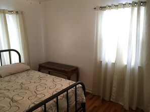 2 bedrooms, iron/ironing board, WiFi, bed sheets - Classic pretty home with nice patio in Rigby. (Rigby)