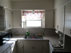 Fridge, microwave, oven, stovetop - Classic pretty home with nice patio in Rigby. (Rigby)