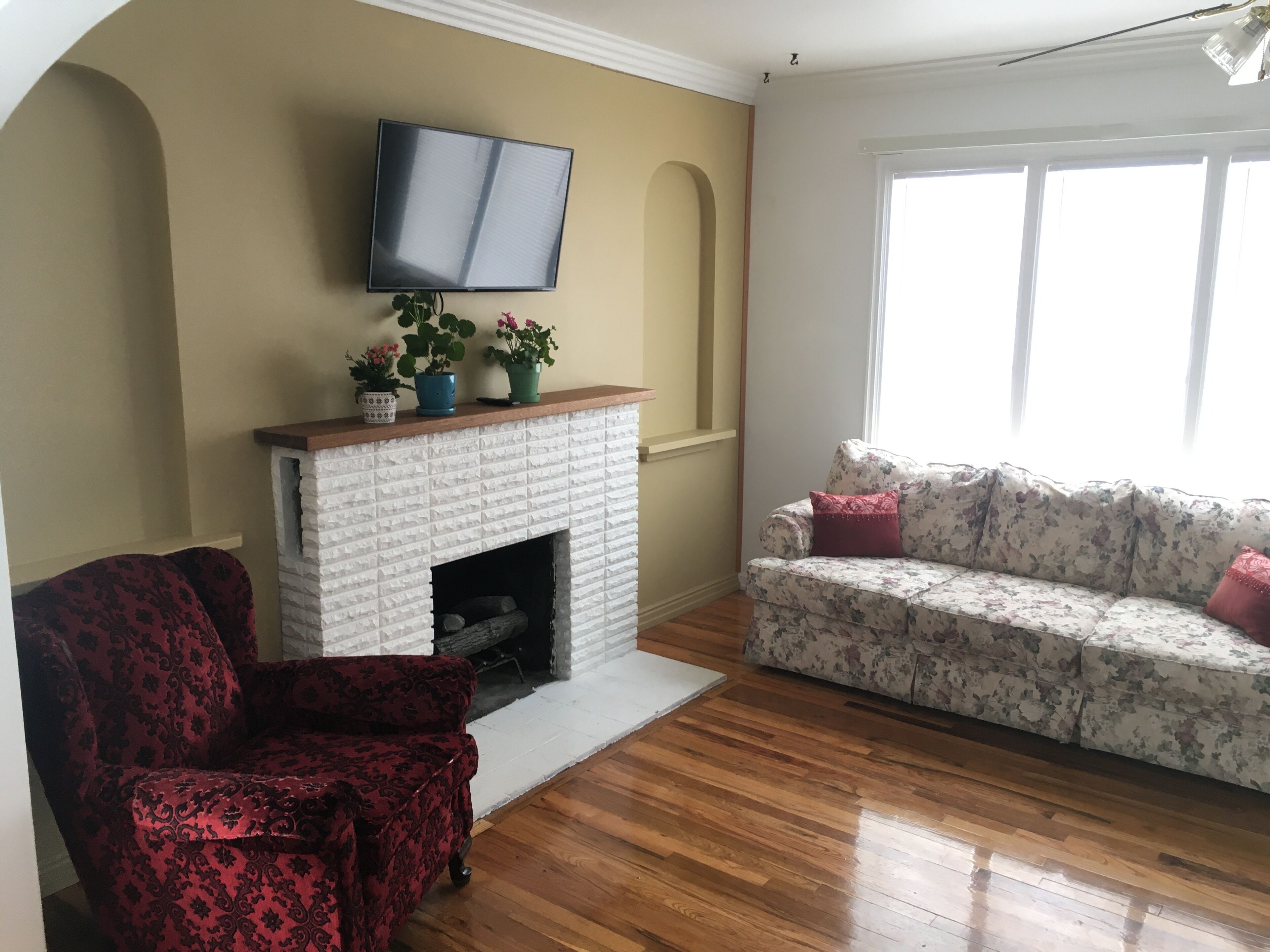 Classic pretty home with nice patio in Rigby.