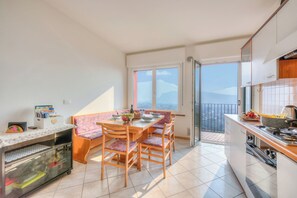 Réfrigérateur, four, plaque de cuisson, lave-vaisselle