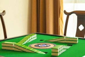 A green pool table with stacked cubes and a central circular object. - Kerry Carl Cinema Hotel (Wuhan Optics Valley Technology Convention and Exhibition Center Branch) (Wuhan)