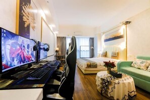 A hotel room with a desk, computer, and a bed. - Kerry Carl Cinema Hotel (Wuhan Optics Valley Technology Convention and Exhibition Center Branch) (Wuhan)