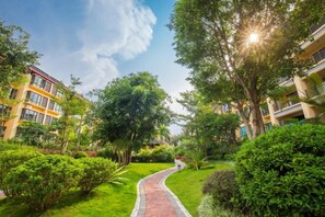Unclassified image, 5 of 30, button - Beautful holiday lnn (Jinghong)