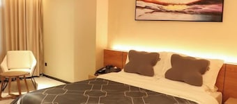 Yicheng Hotel (Maoming China First Beach)