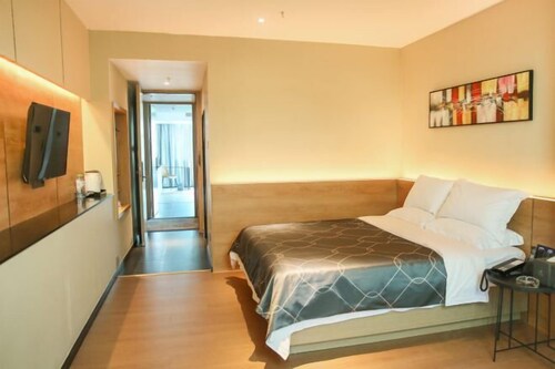 Yicheng Hotel (Maoming China First Beach)