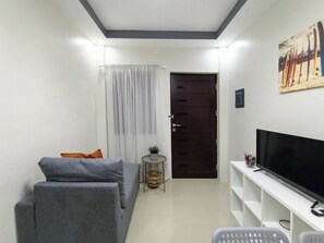 TV - Manzil Anilao Cosy 2 Bedroom Apartment U1 (Mabini)