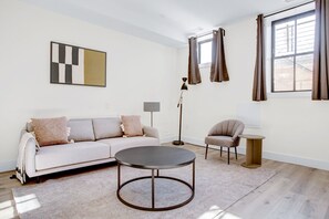 Fernseher, Stereoanlage