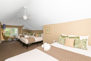 6 bedrooms, desk, iron/ironing board, free WiFi