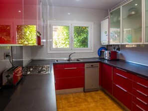 Fridge, microwave, oven, dishwasher