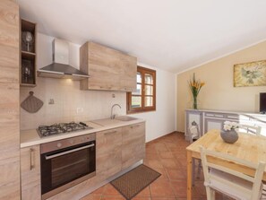 Refrigerador, horno, lavavajillas y periquera 