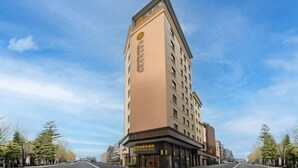 A multi-story hotel with a prominent entrance and signage. - Lilai Business Hotel (Dongguan)