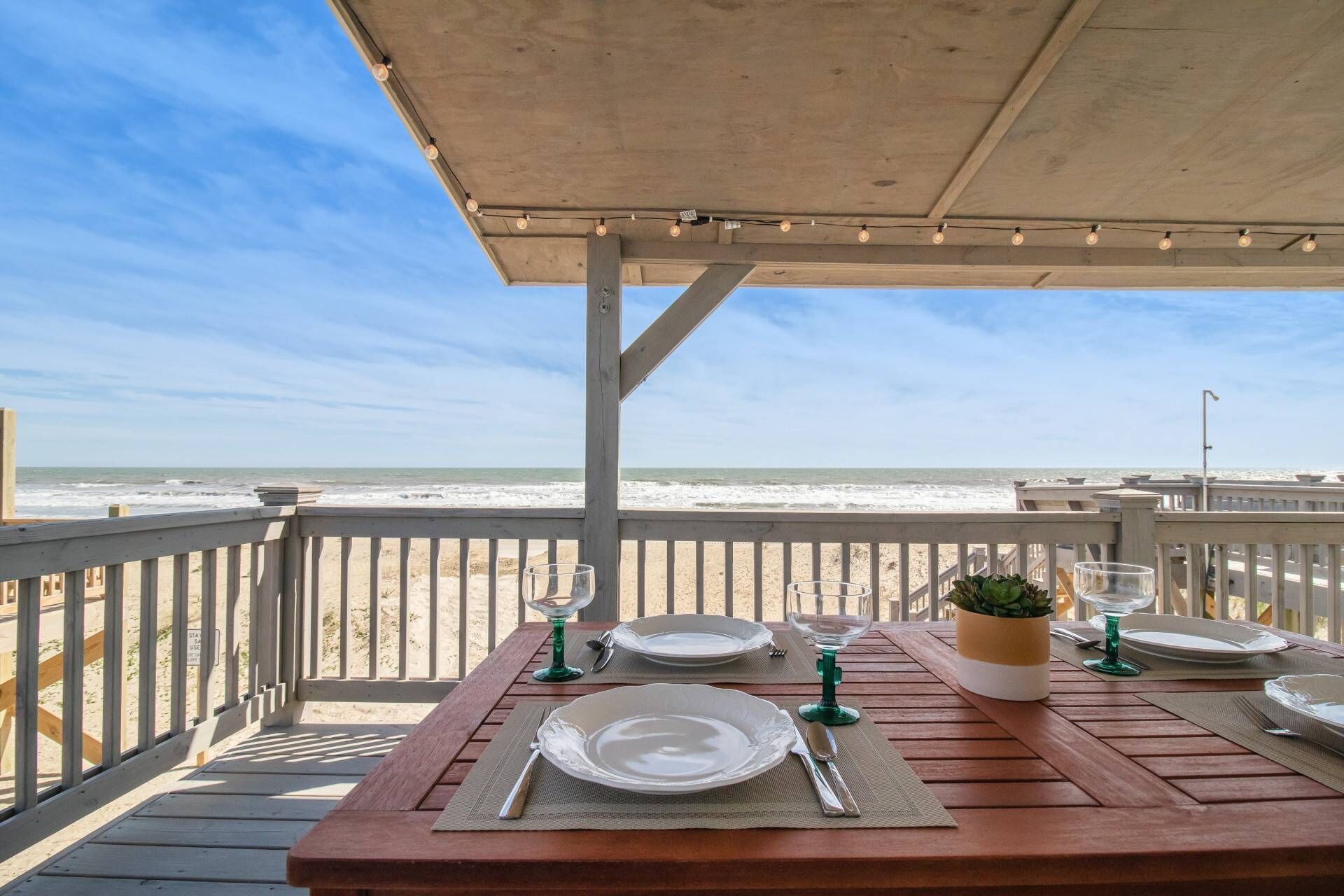 Private Oceanfront Home! - Ocean View From Anywhere In The Home - Beach Gear - Sleeps 4