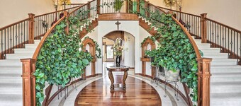 Big spacious ranch with pool table and gaming room beautiful mornings and nights